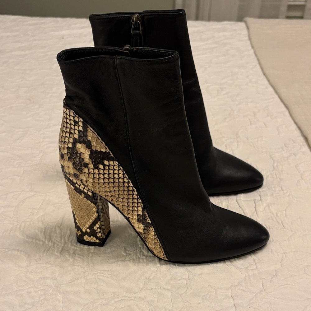 Vero Cuoio Black and Tan Snake Print Heeled Boots